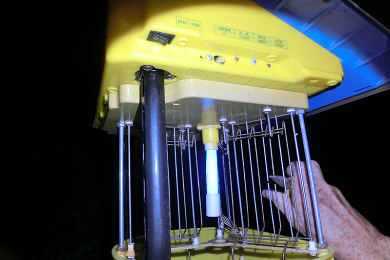 測試太陽能殺蟲燈高壓電網(wǎng)通電性 測試太陽能殺蟲燈高壓電網(wǎng)通電性