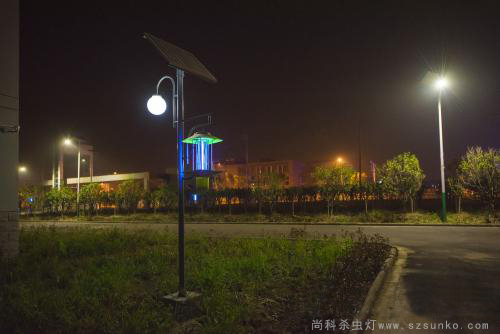 殺蟲燈發(fā)光的圖片，太陽能殺蟲燈光源顏色