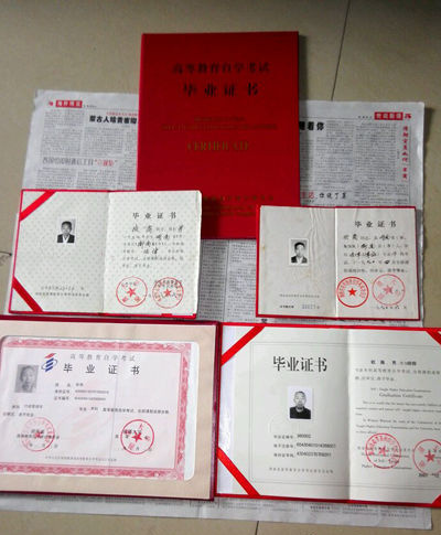 77歲老人自考25年獲5個(gè)本科文憑