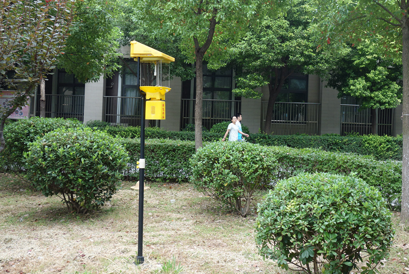 10W鋰電池電擊式殺蟲燈太陽能充電TFS10效果 10W鋰電池電擊式殺蟲燈太陽能充電TFS10效果