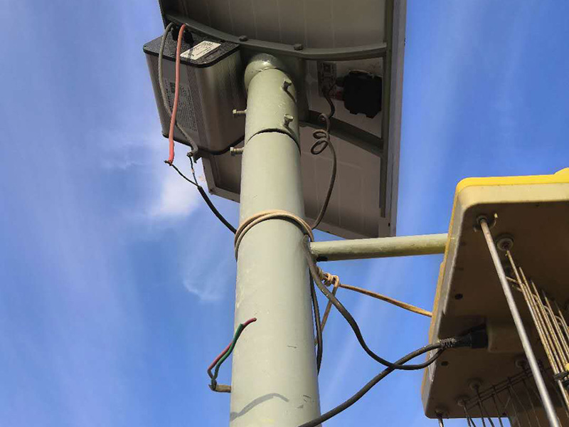 殺蟲燈安裝不規(guī)范電線裸露 殺蟲燈安裝不規(guī)范電線裸露