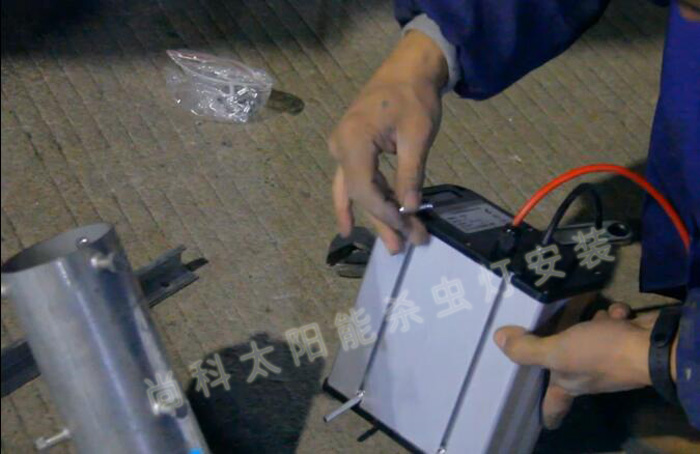 TDZ40高桿太陽(yáng)能殺蟲燈電池安裝 TDZ40高桿太陽(yáng)能殺蟲燈電池安裝