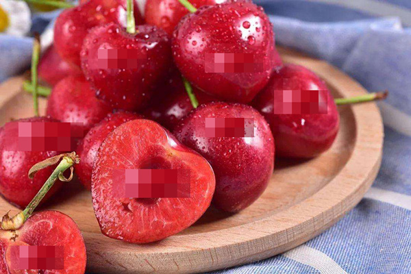 受到果蠅侵害的櫻桃 受到果蠅侵害的櫻桃