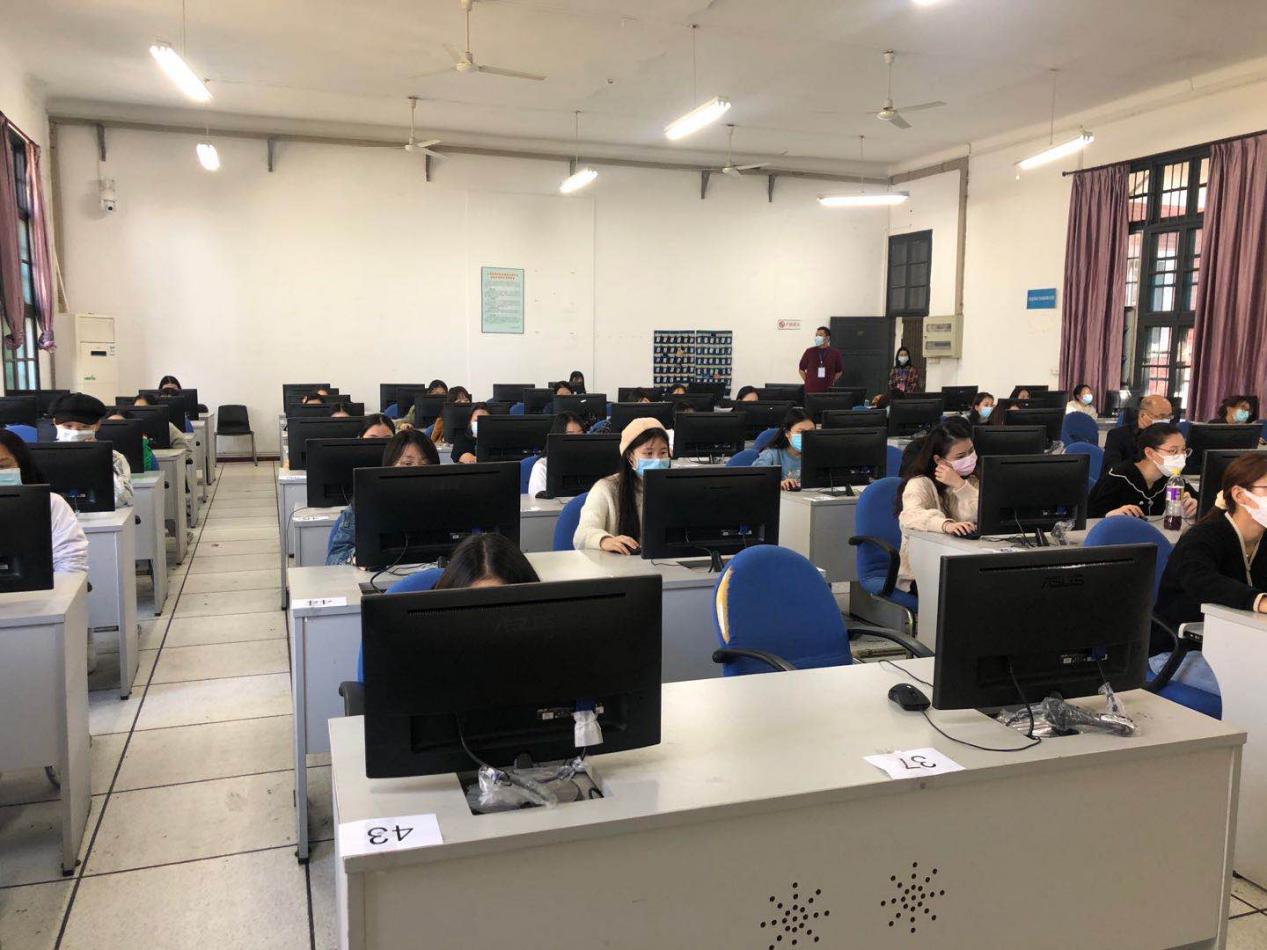 考場秩序井然有序1 考場秩序井然有序1